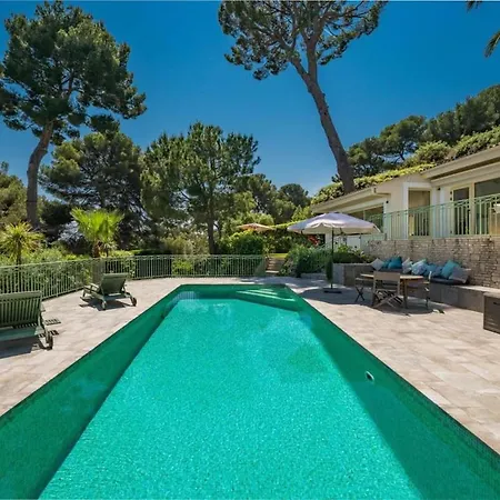 Villa Sublime With Sea View In Cap D'antibes, 500 M From The Antibes